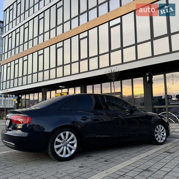 Седан Audi A4 2012 в Ивано-Франковске