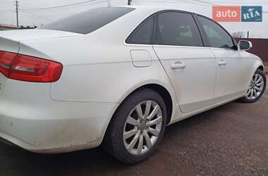 Седан Audi A4 2013 в Сарнах