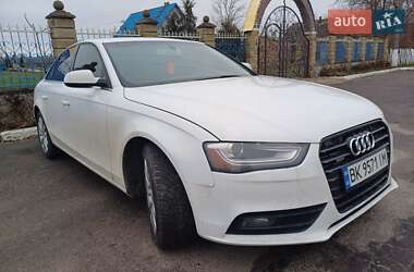 Седан Audi A4 2013 в Сарнах