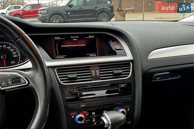 Седан Audi A4 2015 в Львове
