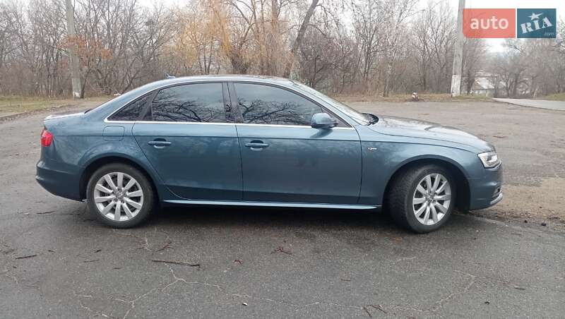 Седан Audi A4 2015 в Днепре