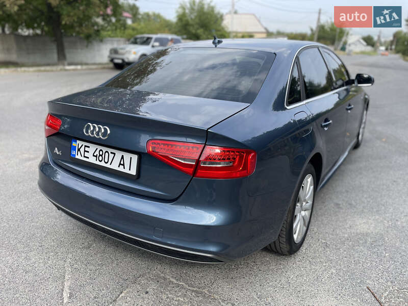 Седан Audi A4 2015 в Днепре