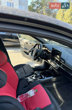 Седан Audi A4 2021 в 