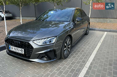 Седан Audi A4 2021 в 