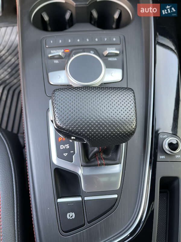 Седан Audi A4 2018 в Виноградове