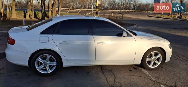 Седан Audi A4 2015 в 