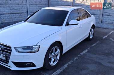 Седан Audi A4 2015 в 