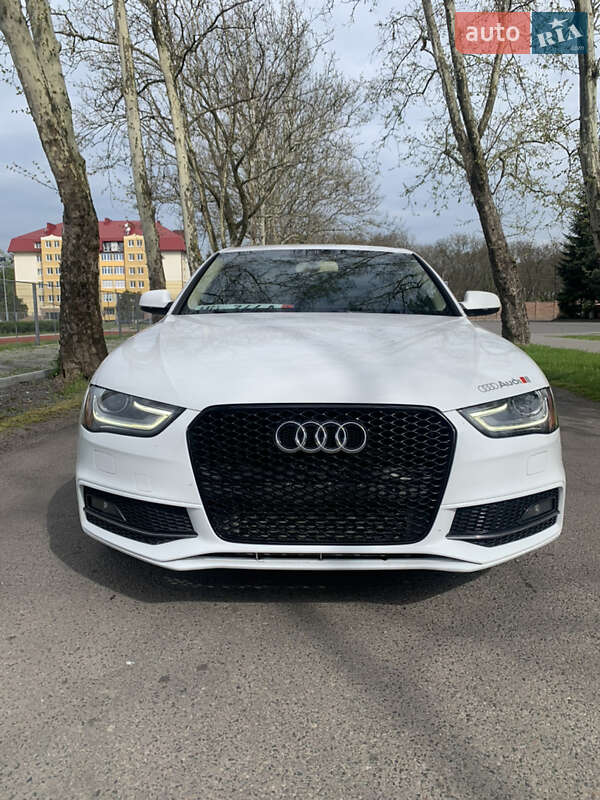 Седан Audi A4 2014 в Мукачево