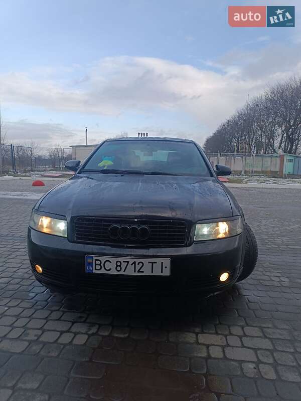 Седан Audi A4 2004 в Сокале