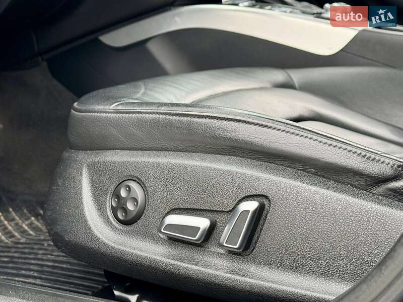 Седан Audi A4 2014 в Киеве