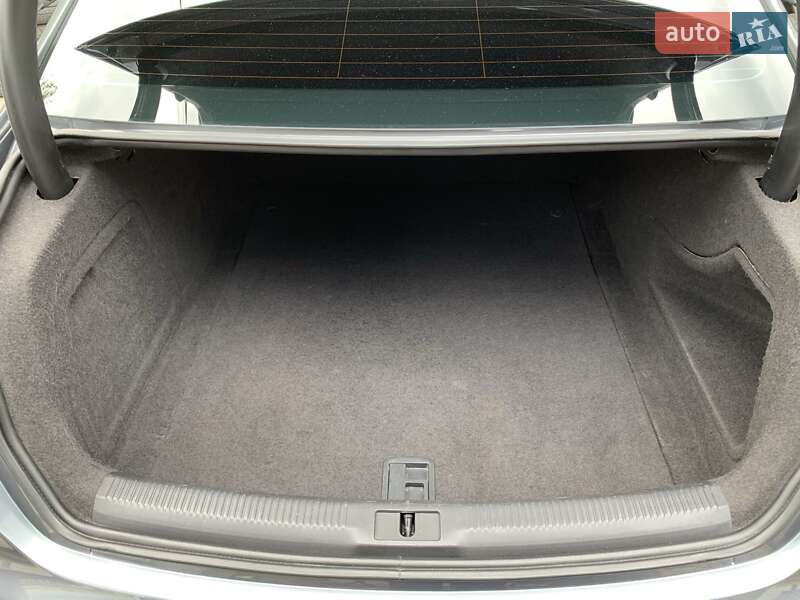 Седан Audi A4 2012 в Кривому Розі