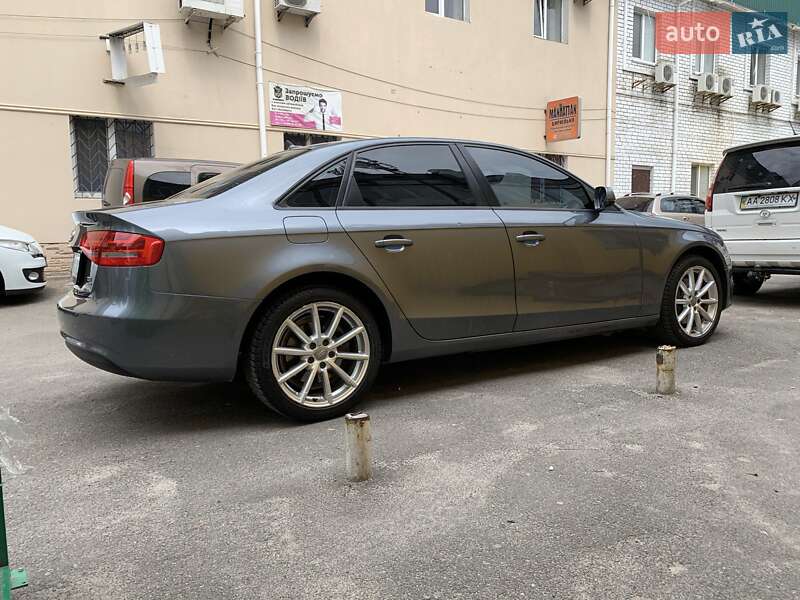 Седан Audi A4 2012 в Кривому Розі