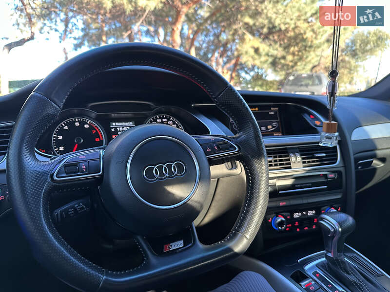 Седан Audi A4 2013 в Днепре