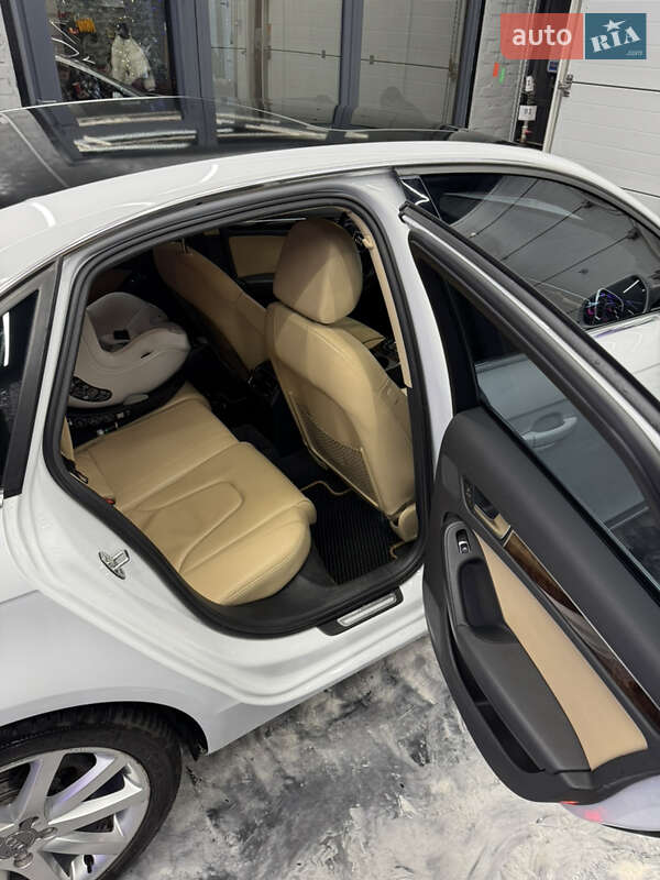 Седан Audi A4 2013 в Киеве
