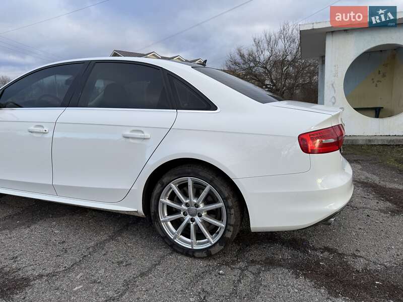 Седан Audi A4 2014 в Полтаве
