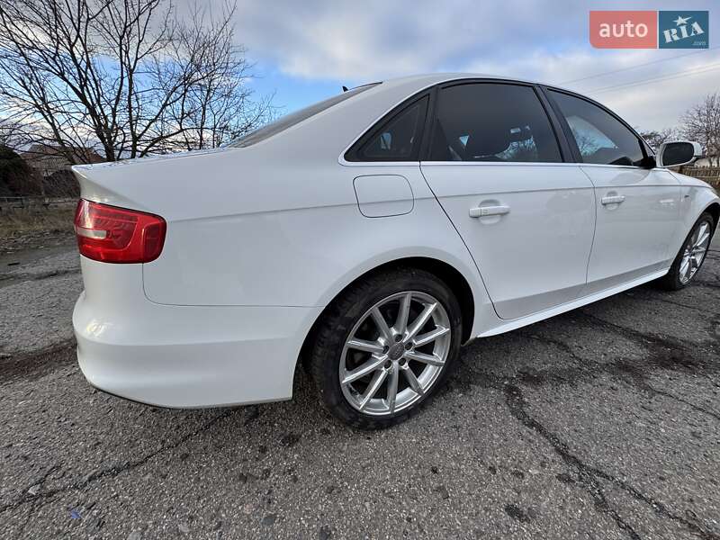Седан Audi A4 2014 в Полтаве