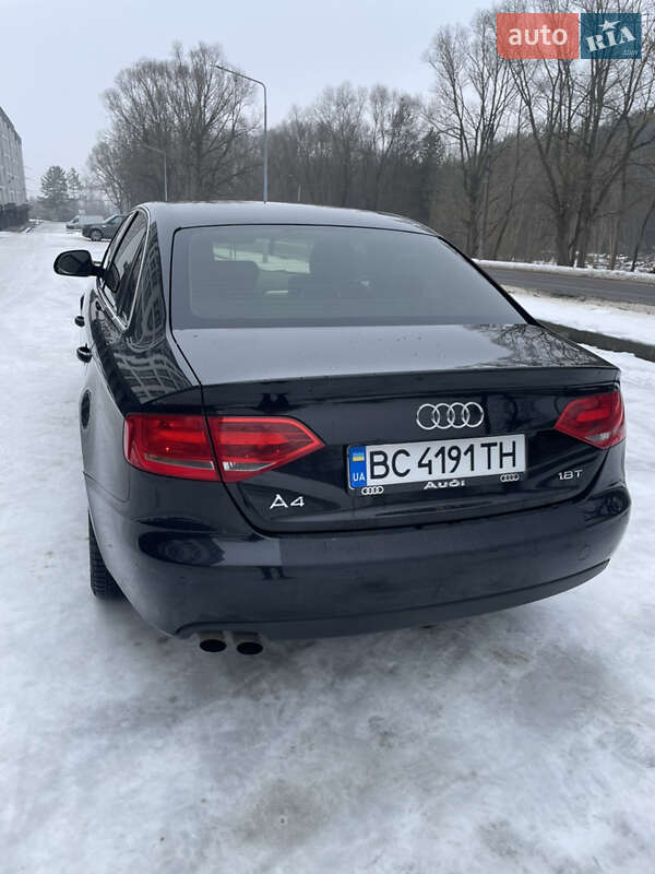 Седан Audi A4 2009 в Новояворовске