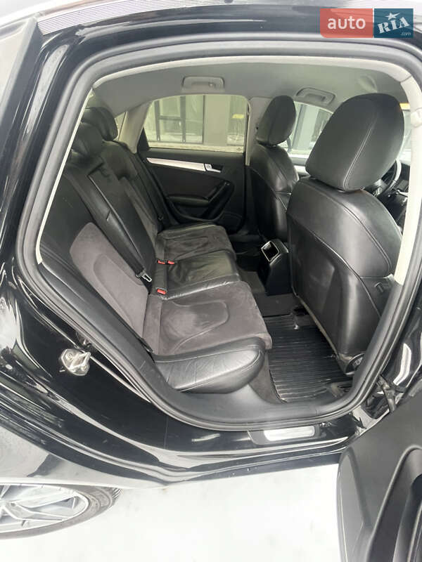 Седан Audi A4 2009 в Новояворовске