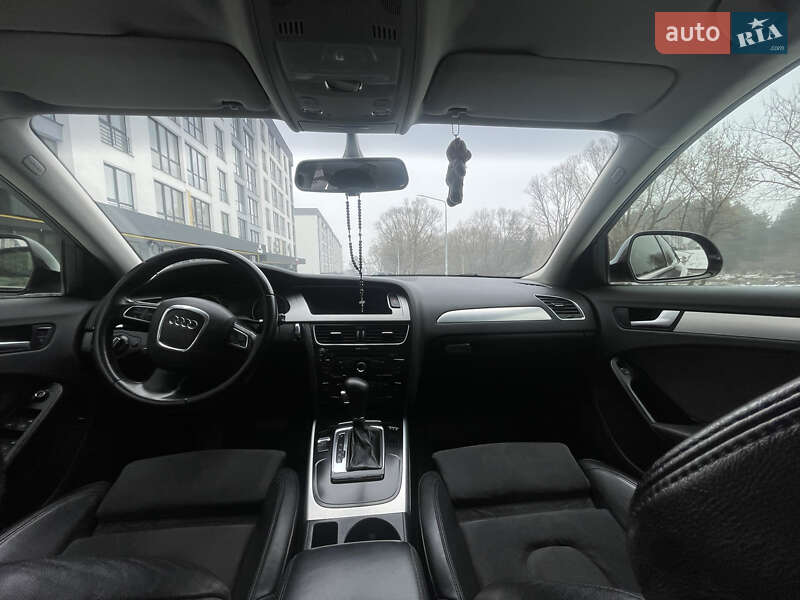 Седан Audi A4 2009 в Новояворовске