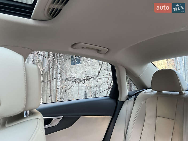 Седан Audi A4 2018 в Киеве