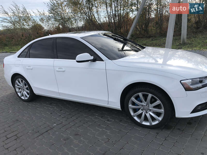 Седан Audi A4 2012 в Львове