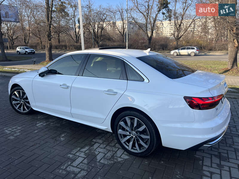 Седан Audi A4 2020 в Львове