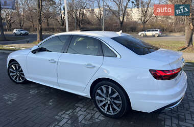 Седан Audi A4 2020 в 
