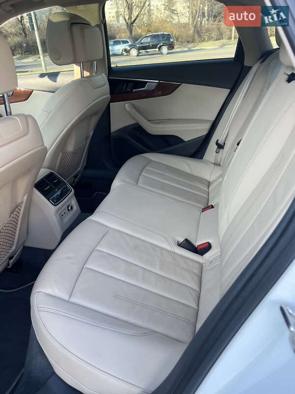 Седан Audi A4 2020 в Львове