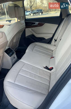 Седан Audi A4 2020 в 