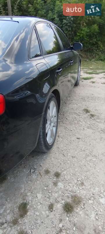Седан Audi A4 2011 в Волочиську