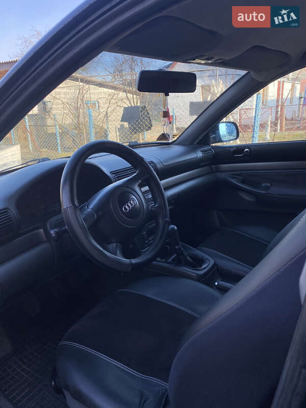 Седан Audi A4 1999 в Костополе