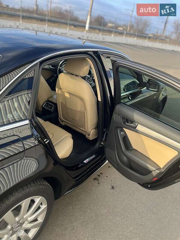 Седан Audi A4 2014 в Білгороді-Дністровському
