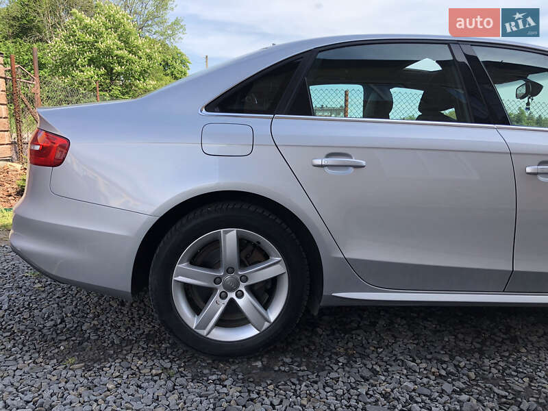 Седан Audi A4 2014 в Львове