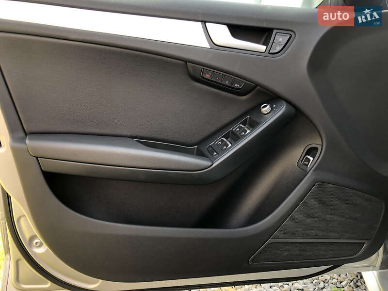 Седан Audi A4 2014 в Львове