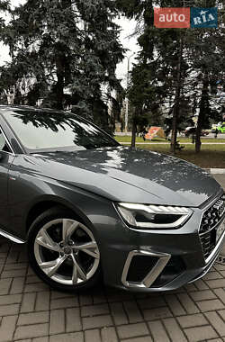 Седан Audi A4 2020 в 