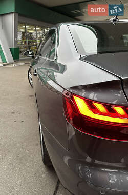 Седан Audi A4 2020 в 