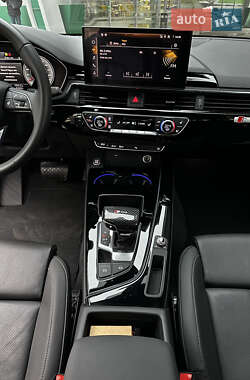 Седан Audi A4 2020 в 