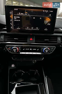 Седан Audi A4 2020 в 