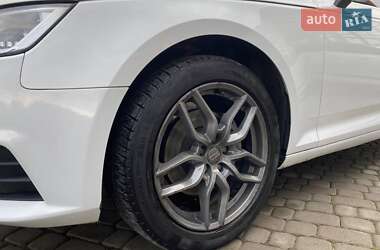Седан Audi A4 2019 в Львове