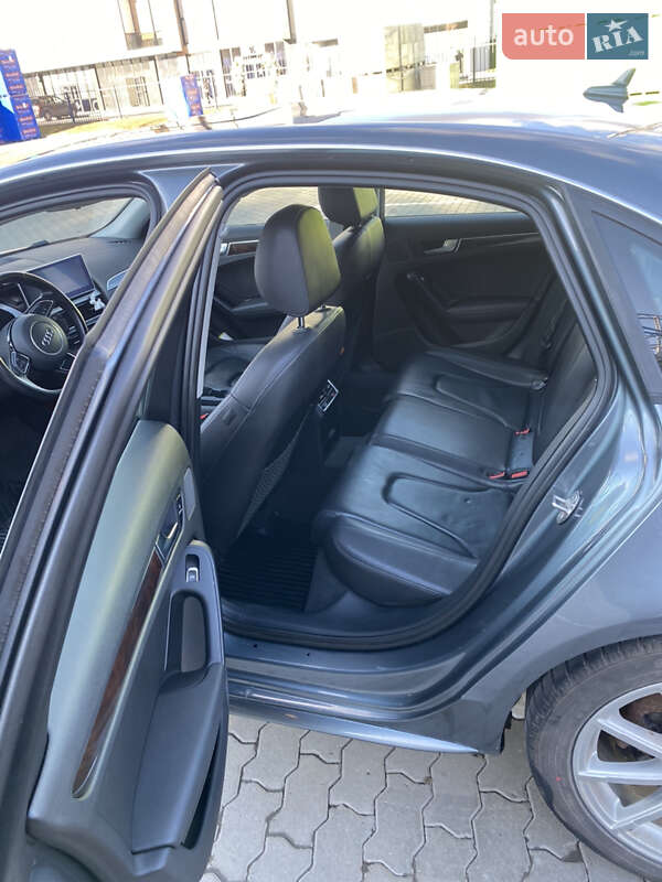 Седан Audi A4 2015 в Ивано-Франковске