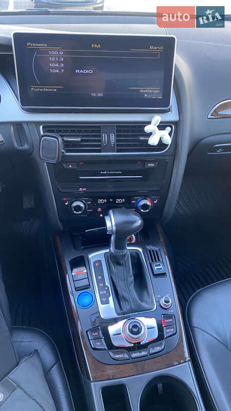Седан Audi A4 2015 в Ивано-Франковске