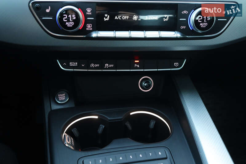 Седан Audi A4 2016 в Мукачево