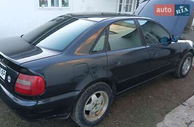 Седан Audi A4 1997 в Вижнице