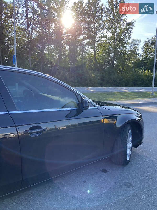 Седан Audi A4 2010 в Ивано-Франковске