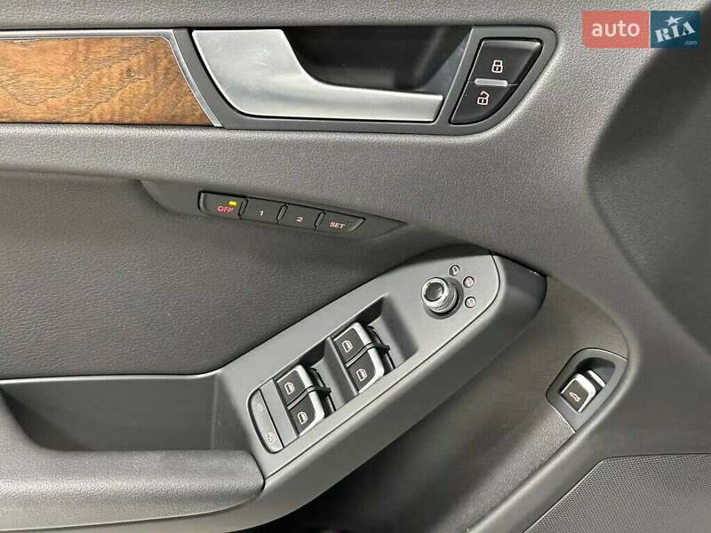 Седан Audi A4 2015 в Львове