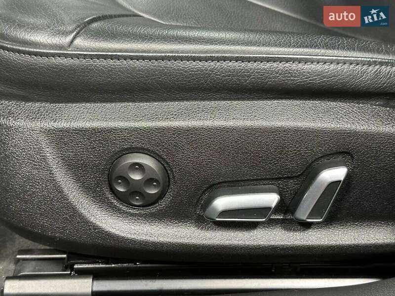 Седан Audi A4 2015 в Львове