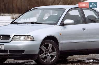 Седан Audi A4 1998 в 