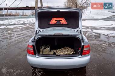 Седан Audi A4 1998 в 