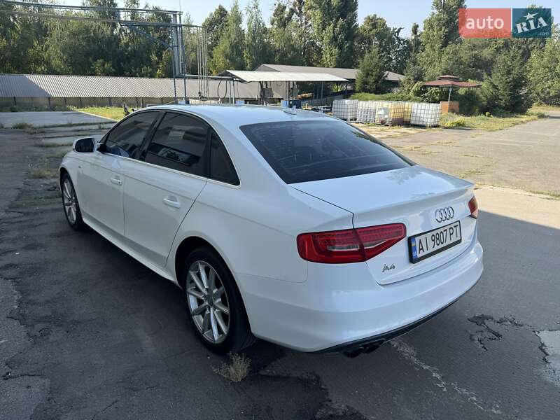 Седан Audi A4 2015 в Гатне