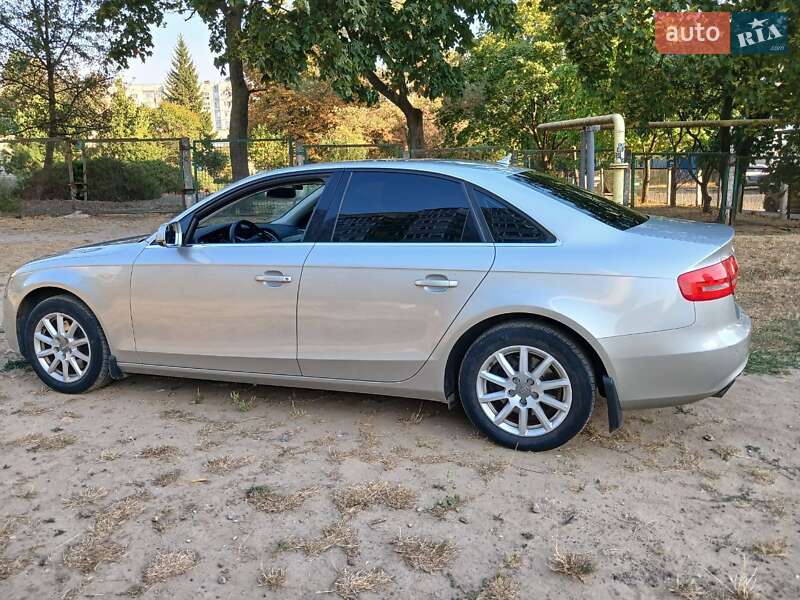 Седан Audi A4 2012 в Сумах